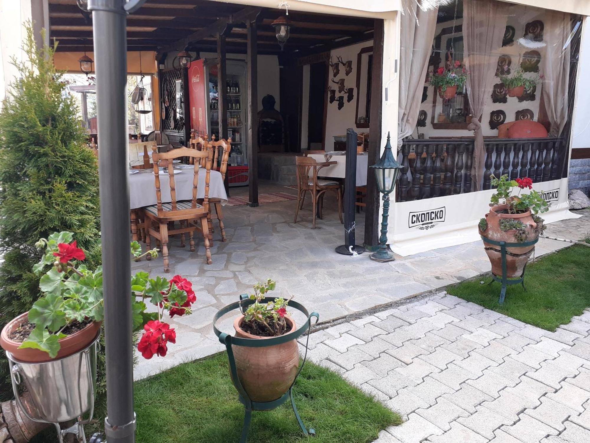 Restaurant And Apartments - T'Ga Za Jug Lazaropole מראה חיצוני תמונה